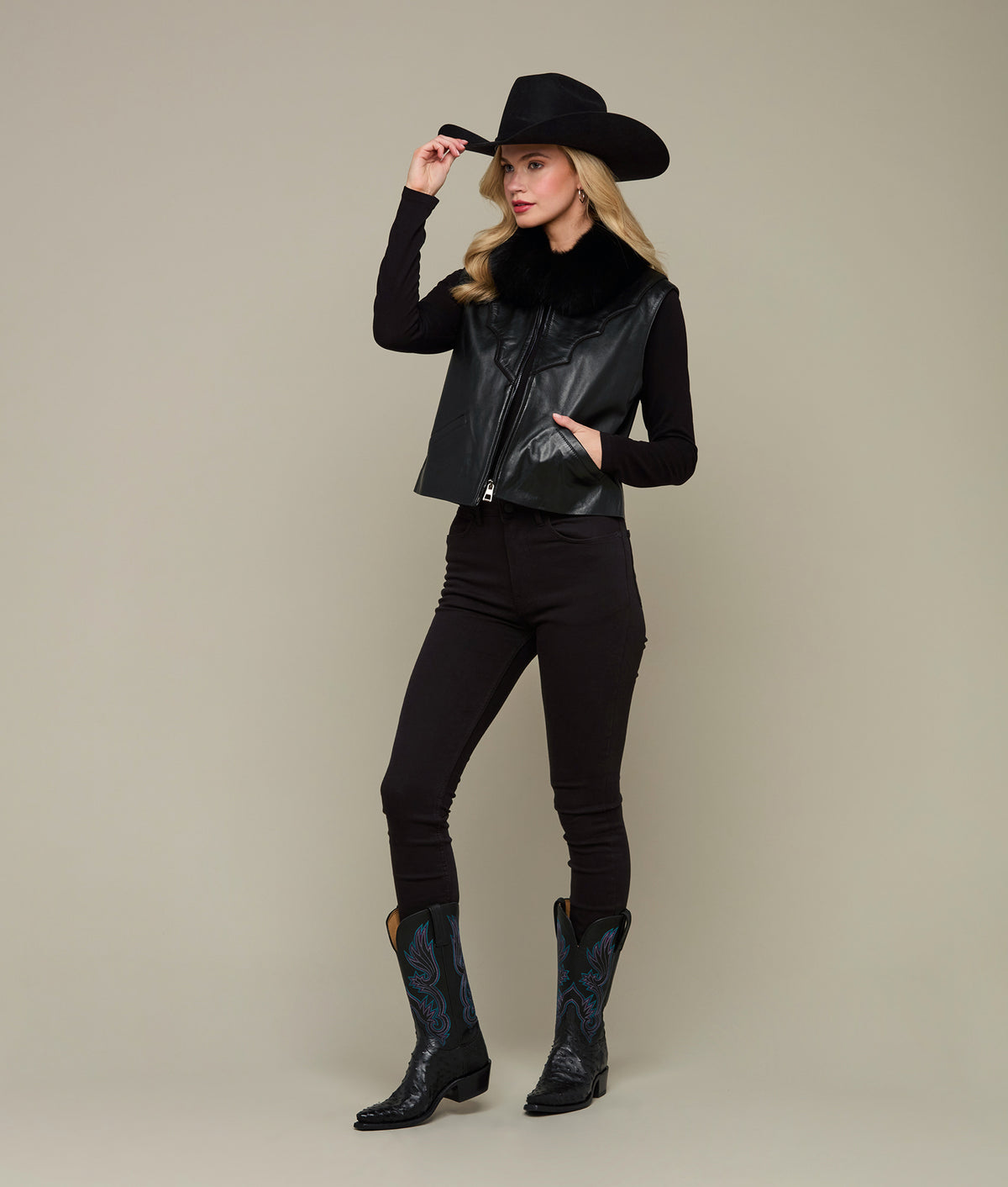 Duchess of the Range Fur Vest :: Black 10