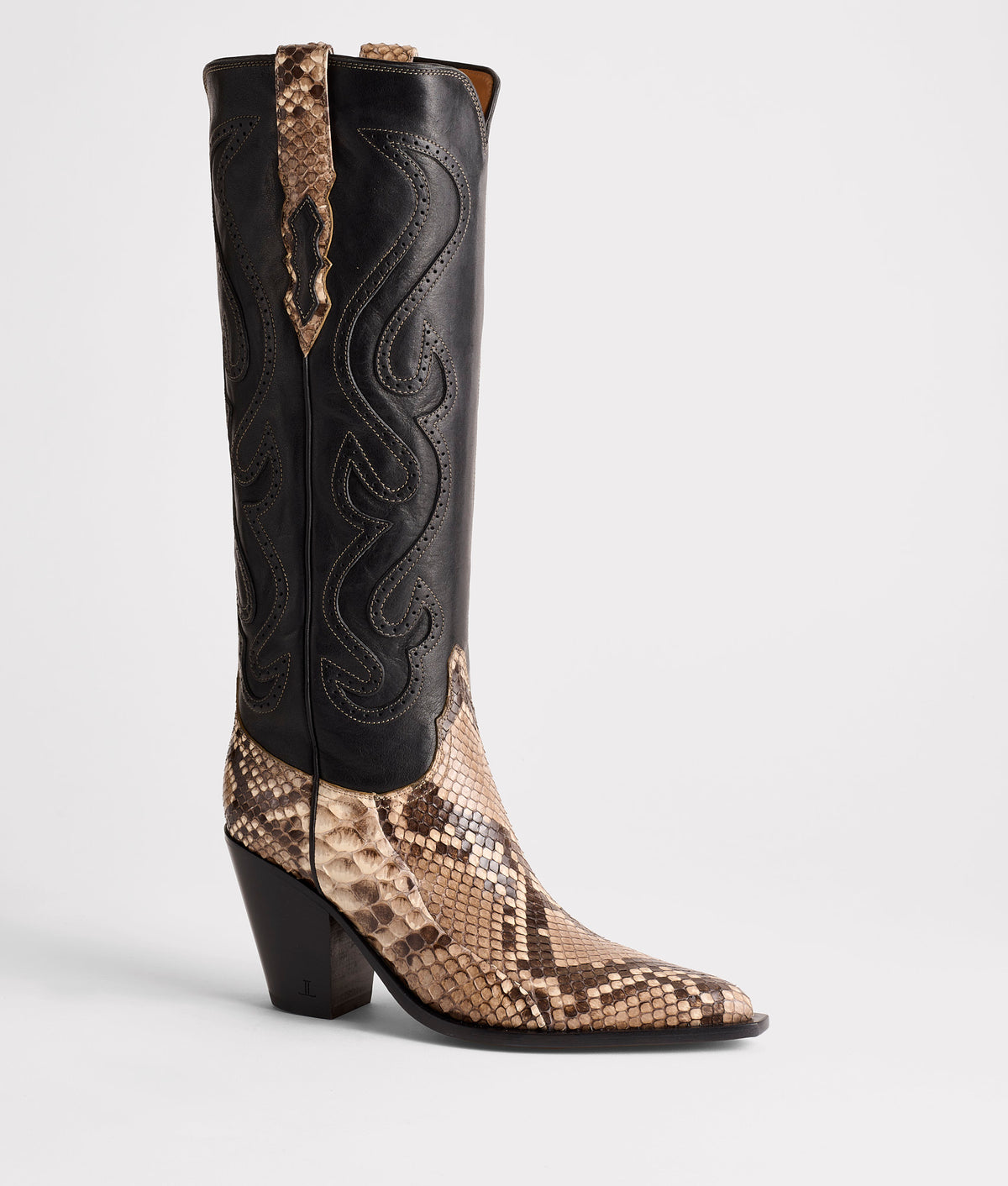 Vittoria :: Black/White 6