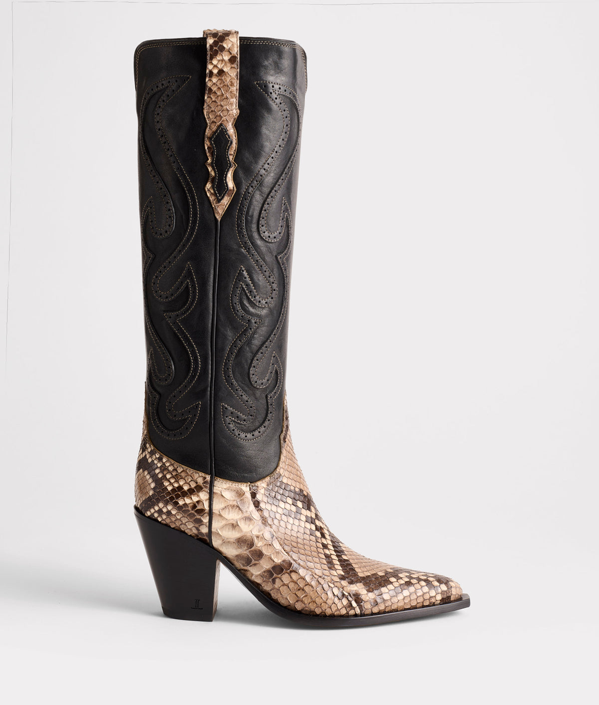 Vittoria :: Black/White 1