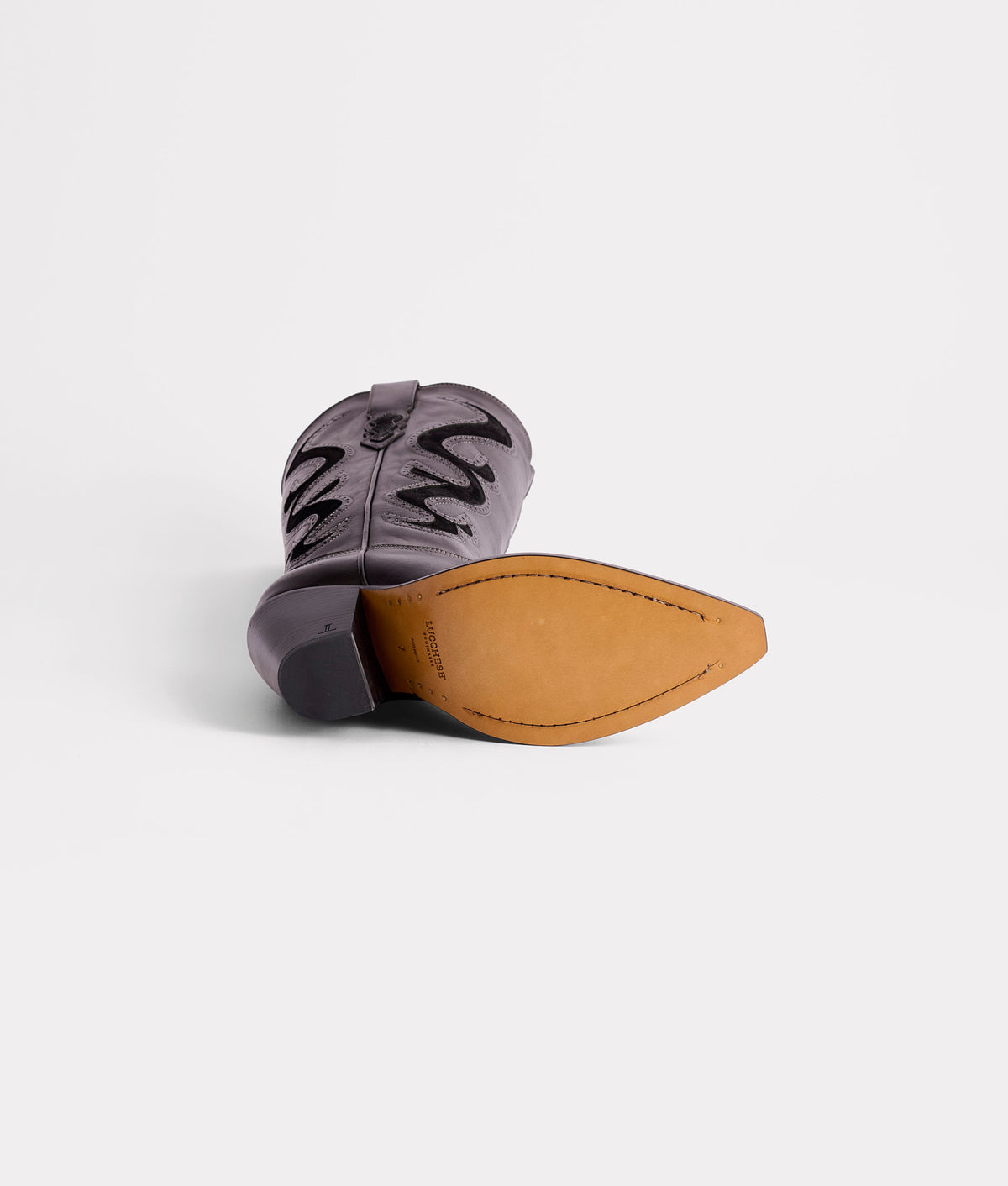 Vittoria :: Black 7