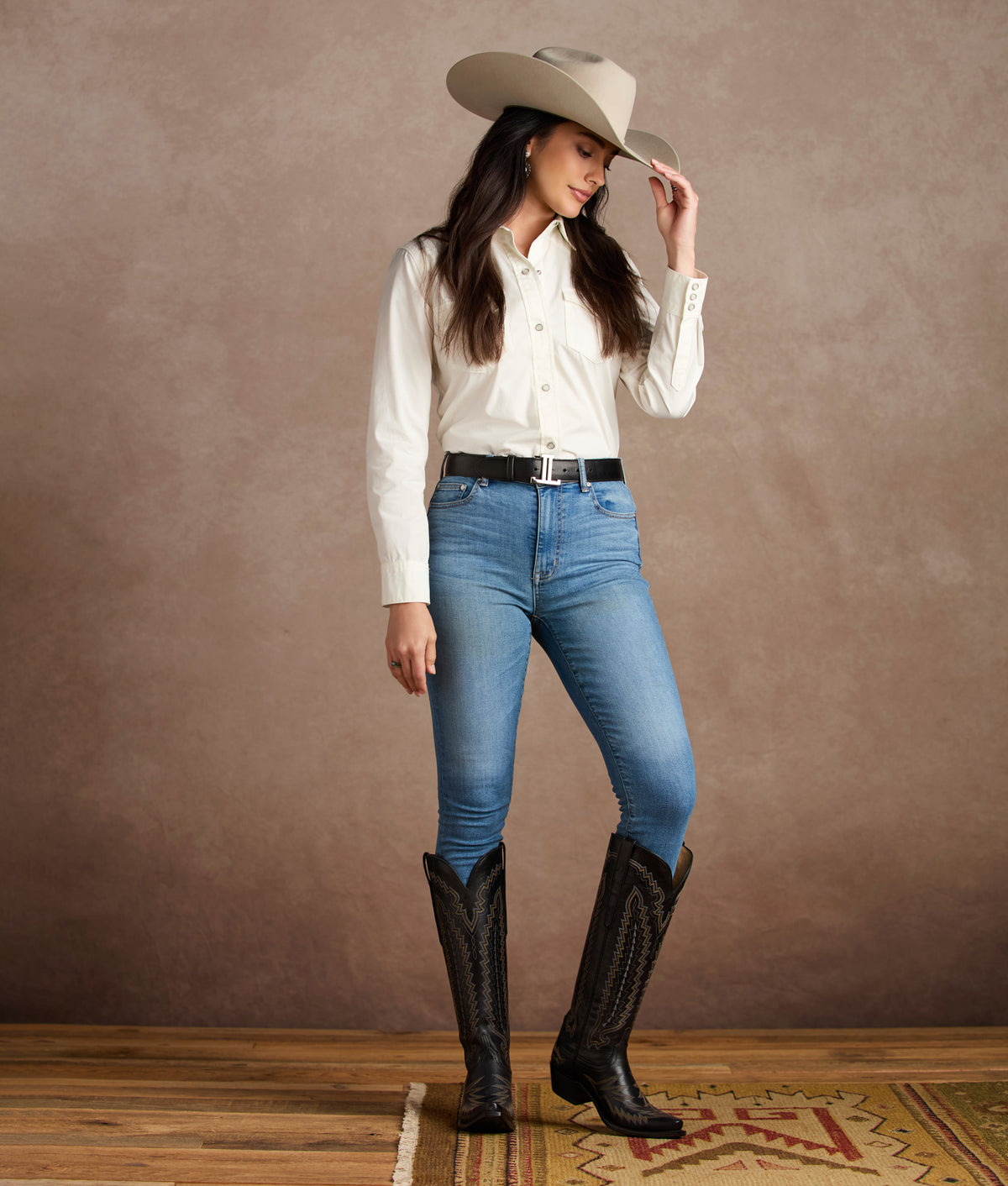 Priscilla Black — lifestyle look 11