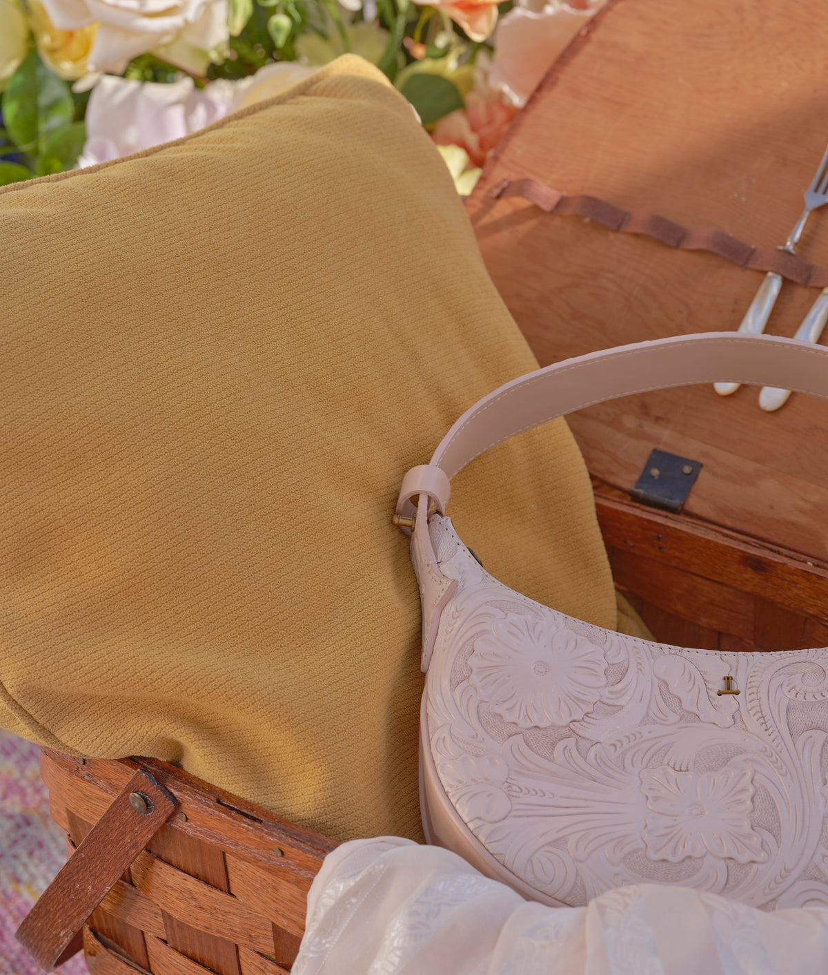 Intagliare Saddle Bag :: Blush 2