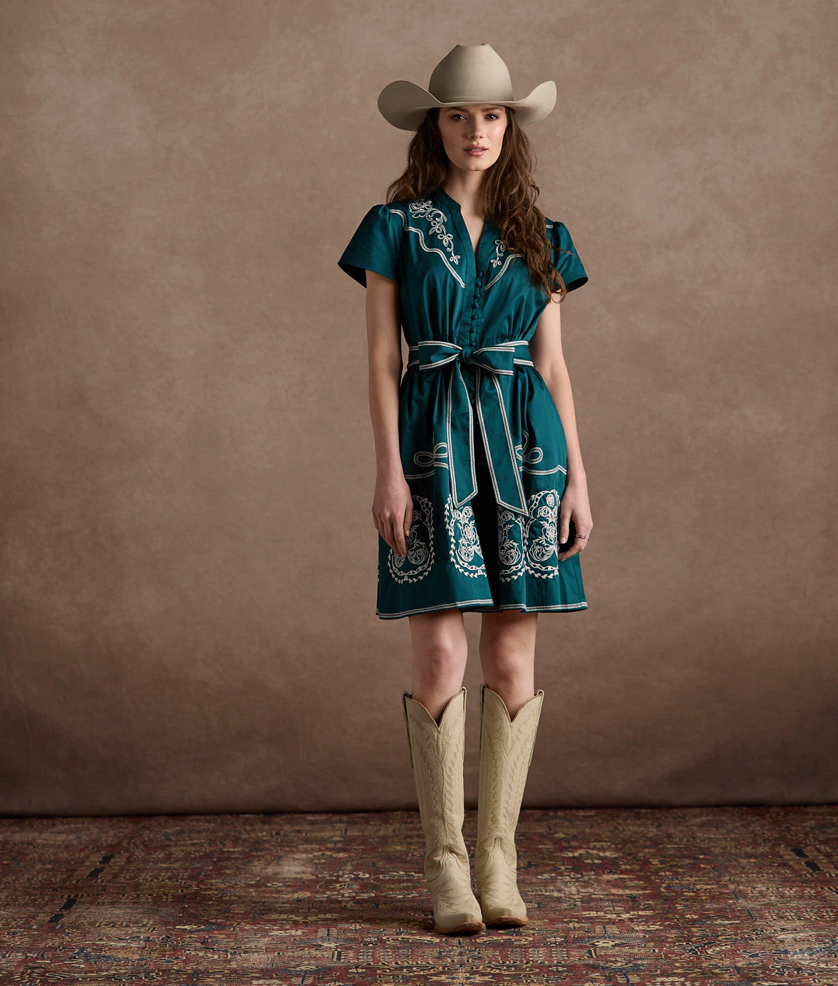Priscilla Glitz Cream styled lifestyle photo 15