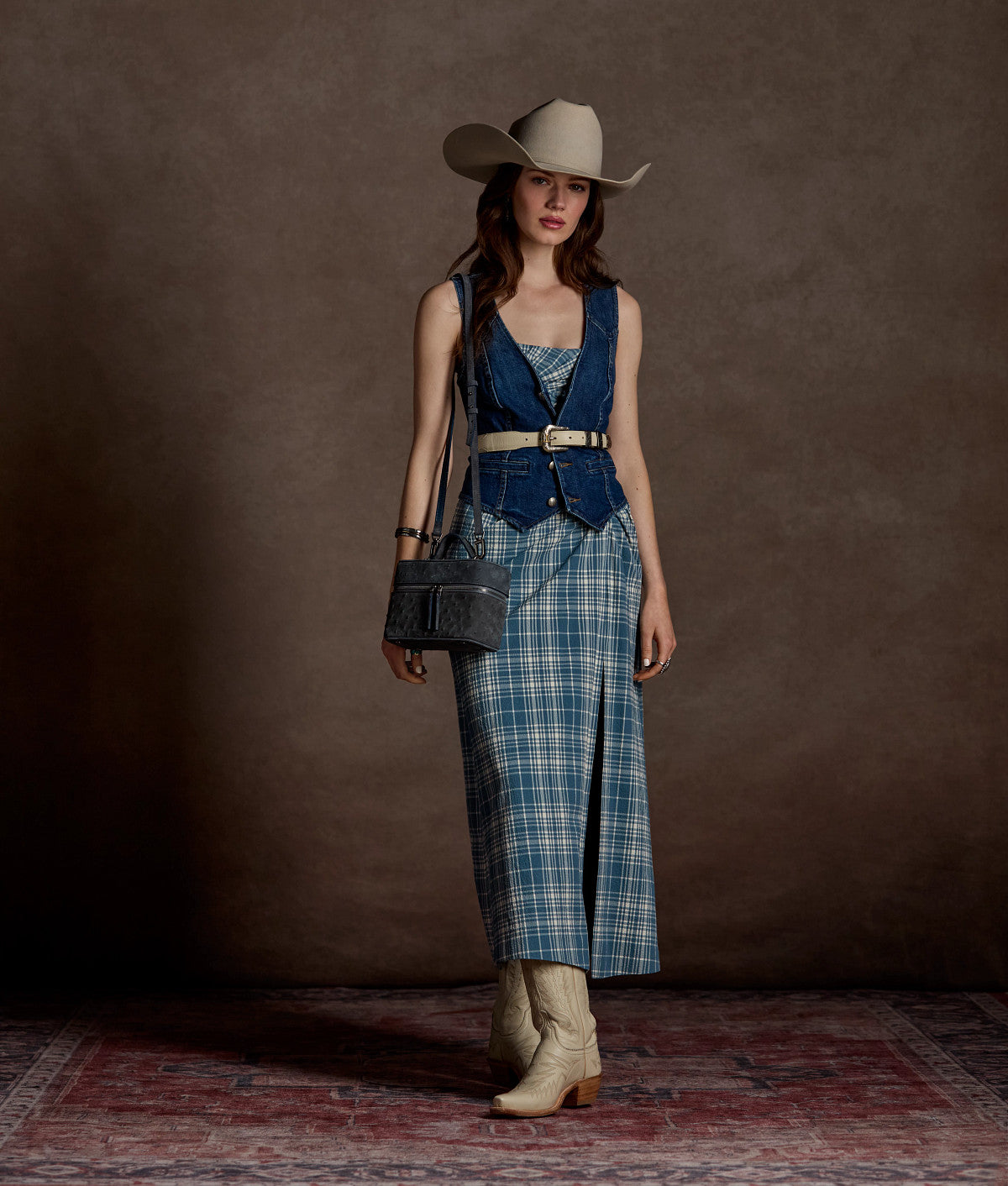 Priscilla Glitz Cream styled lifestyle photo 12