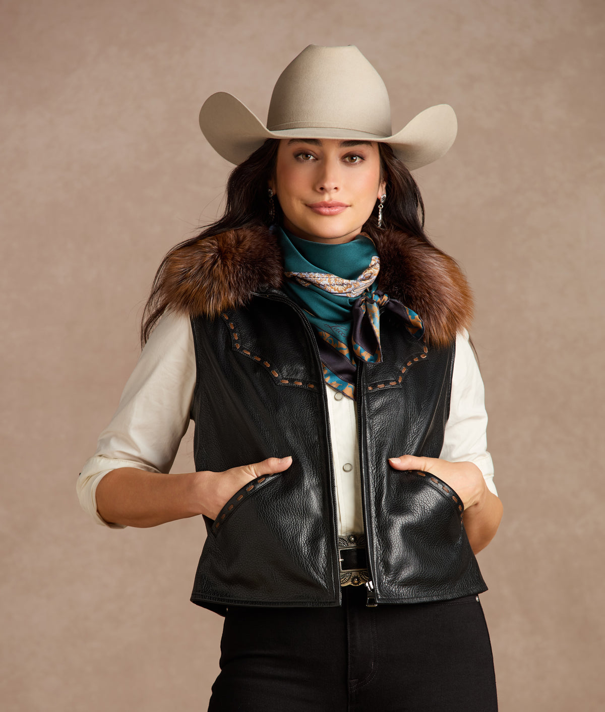 Aspen Leather Vest With Fox Collar :: Black 2