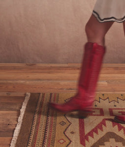 Priscilla Red — detail video
